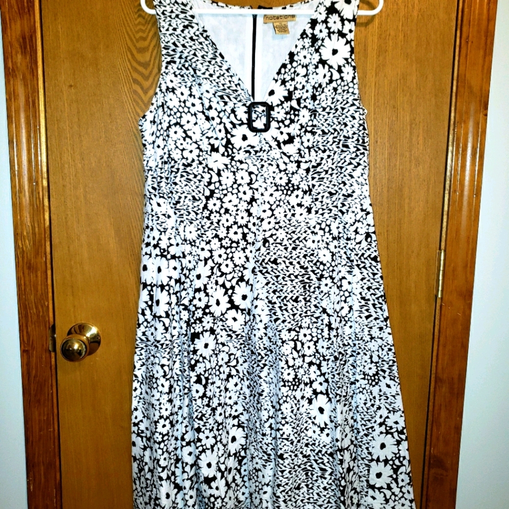 Sleeveless dress